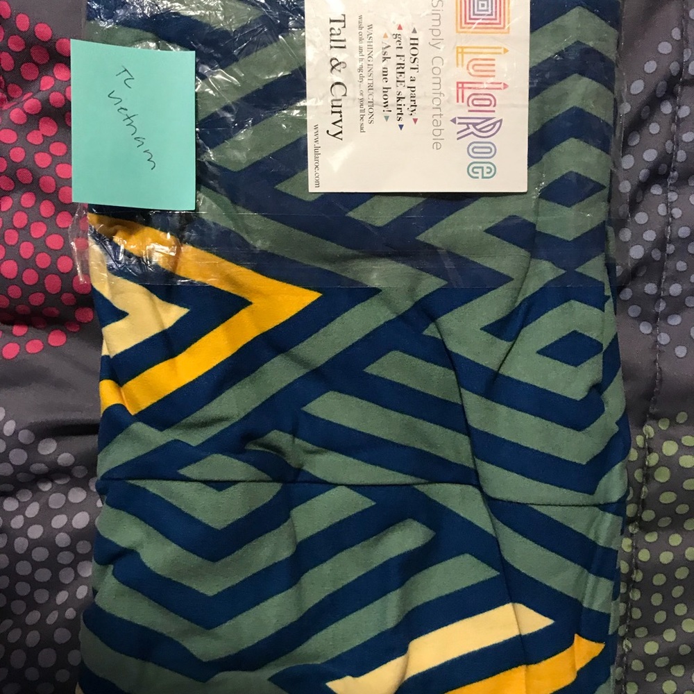 BNWT LuLaRoe Tall & Curvy Leggings